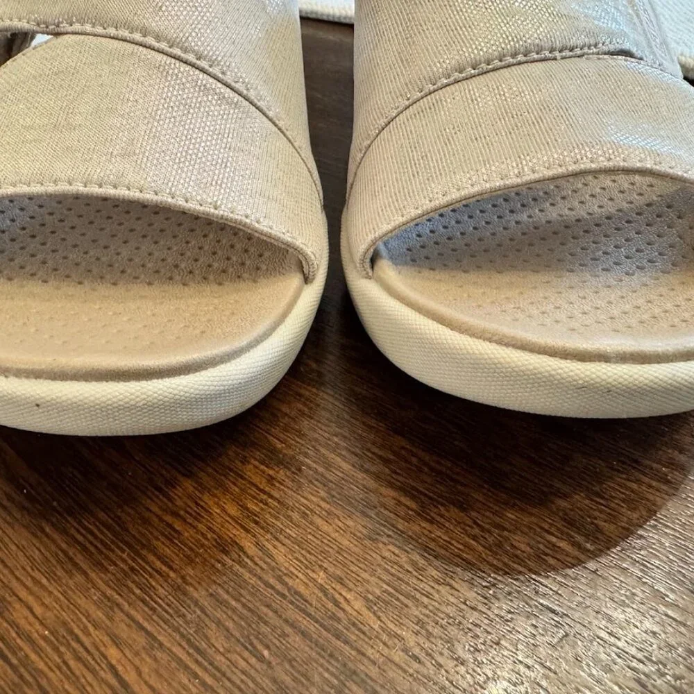 BZees Womans White Sparkle Slide Sandals Size 7 - Picture 7 of 8